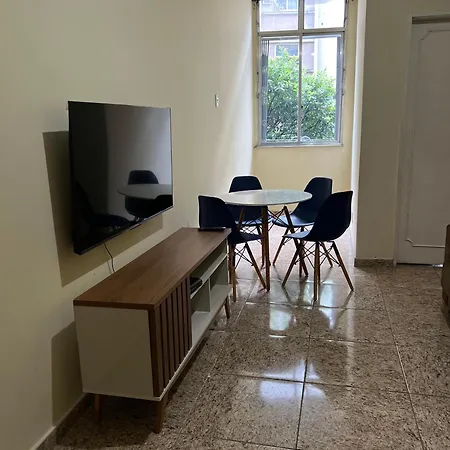 Estadia Ideal em Copacabana com Conforto e Excelente Custo-Benefício-3